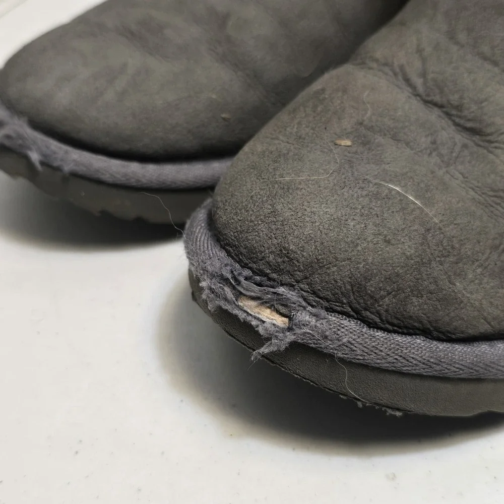 UGG Kids Classic II Short Cuff Boots 1017703K Gray Sheepskin Big Kids Sz 6